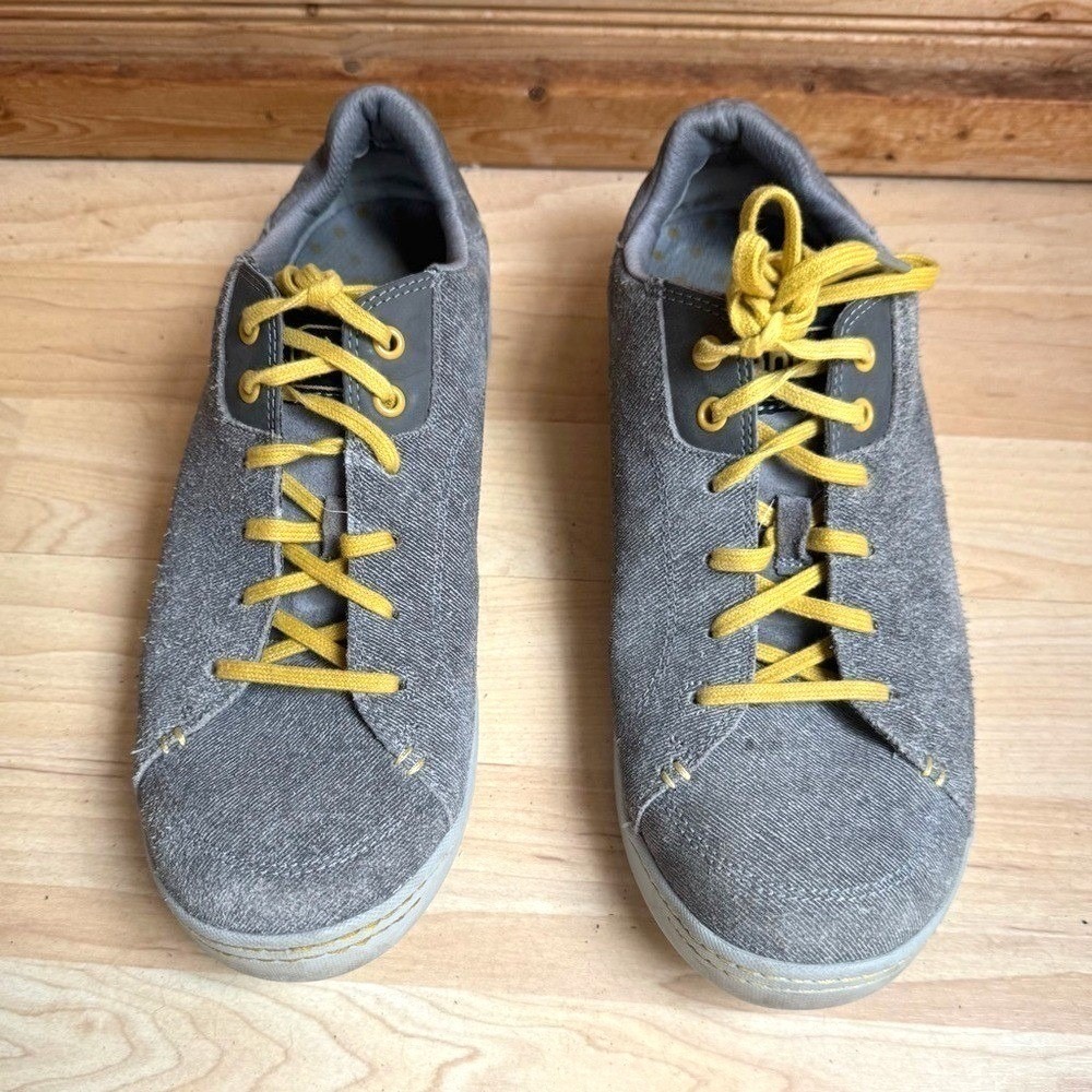AHNU Sneakers Suede Gray Noe Textured Leather 8.5 Walking Travel Campus School